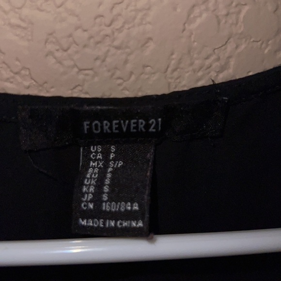 Forever 21 black polyester flowy top - Picture 2 of 3